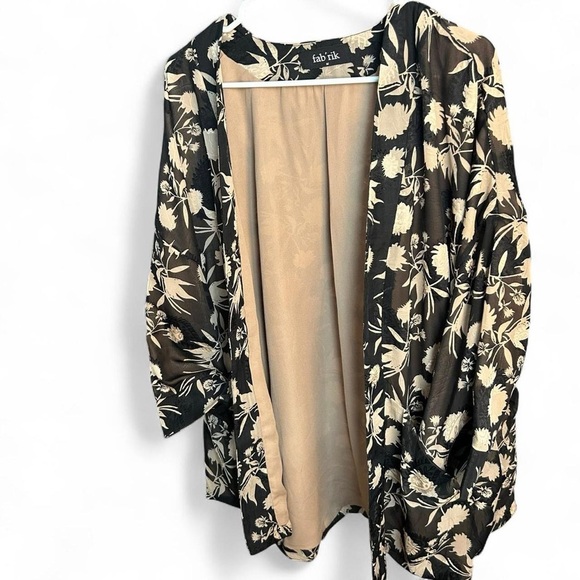 Fab’rik Black & Tan Floral Kimono – Oversized Medium - Picture 2 of 8